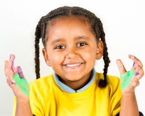 141119 Girl in yellow &amp;amp; painted hands (932) 15