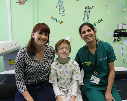 Elliot Mace with his mum Amy and technologist Ines Baeta