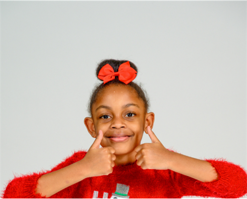 Tiana making a thumbs up sign with both hands