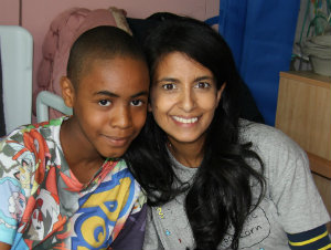 Konnie Huq meeting a patient on an Evelina London ward